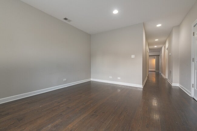 Foto del edificio - 4934 N Albany Ave