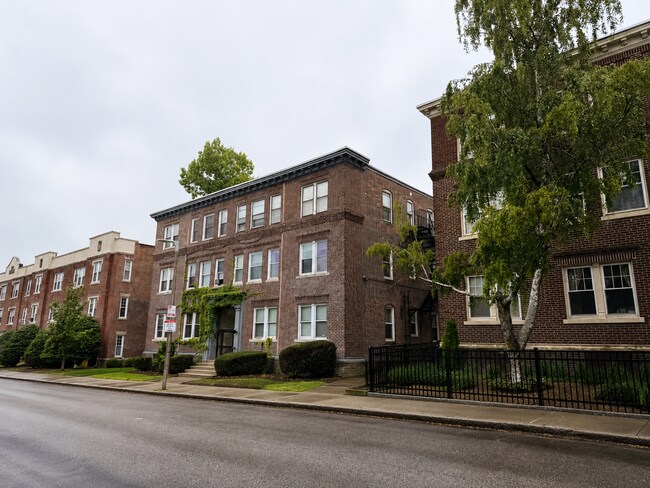 Building Photo - 26 Park Vale Ave