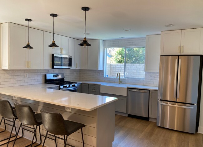 Foto del edificio - Moorpark Rental! 4 bedroom 3 bathroom 2 st...