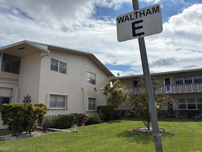 Foto del edificio - 113 Waltham E