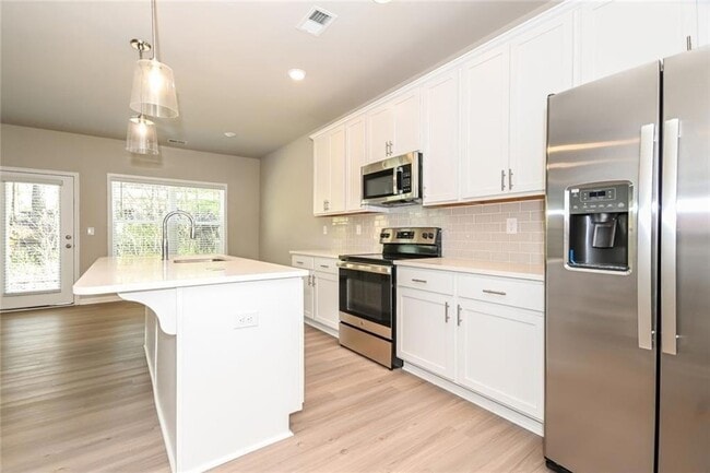 Building Photo - 806 Calvin Pk Dr