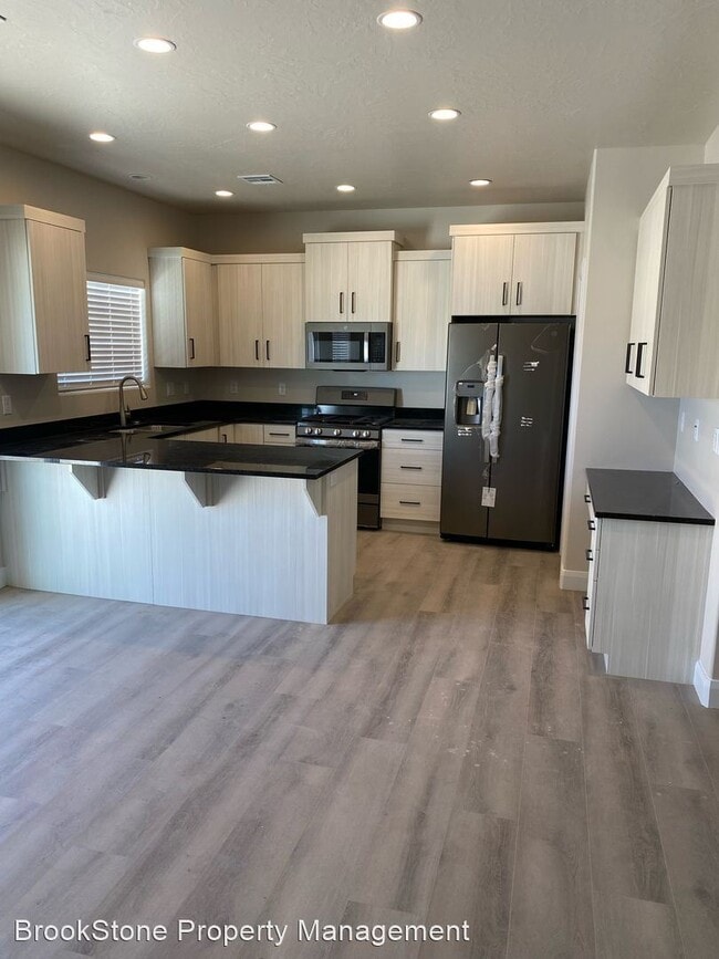 Building Photo - 3 br, 2.5 bath House - SG231 - 688 E Fiddl...