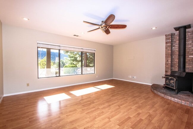 Building Photo - Sedona Home!-Hold