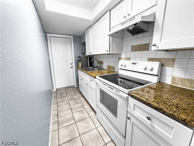 Foto del edificio - 6617 Warwick Cir