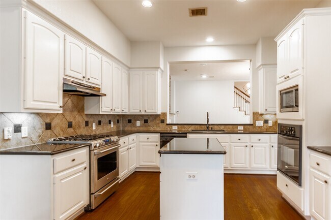 Foto del edificio - 2923 Royal Oaks Crest