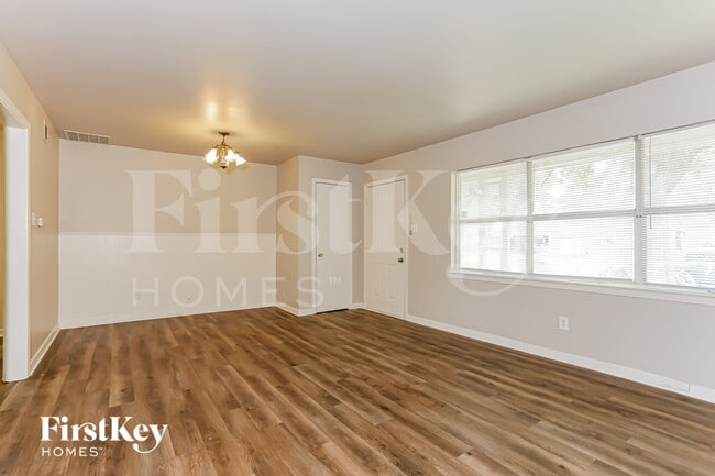 Building Photo - 10455 Plummer Dr