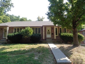 Building Photo - 1700 Oxford Dr