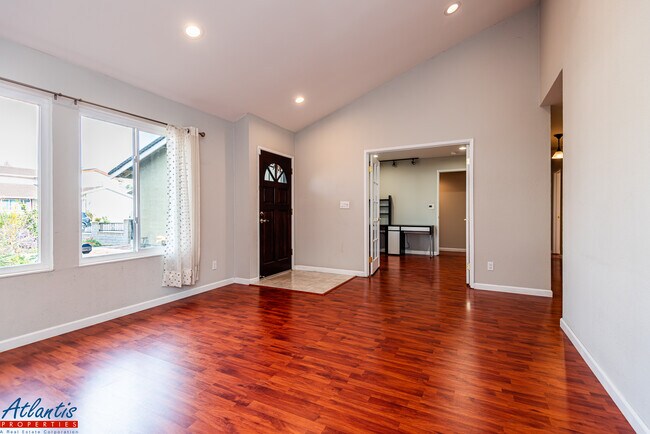 Building Photo - 486 Fontanelle Ct