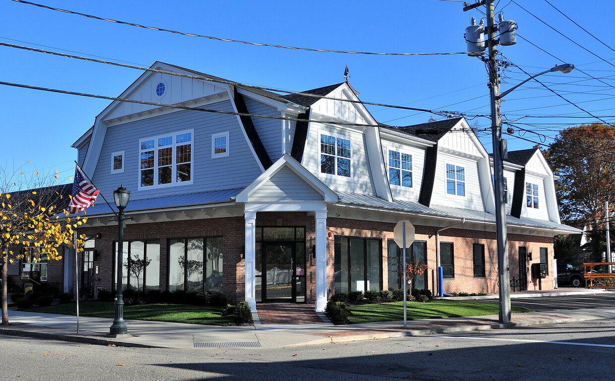 Primary Photo - Brightwaters Lofts