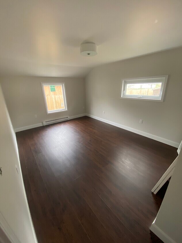 Bedroom - 60 Cortland St