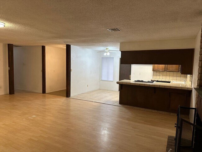 Foto del edificio - 3 Bedroom Single Family Home in Visalia