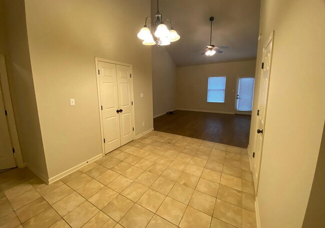 Building Photo - 4 BD/4.5 BA