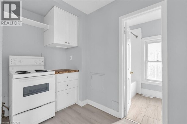 Building Photo - 57 Beverly St