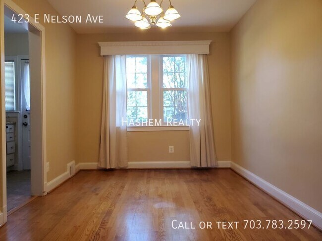 Building Photo - Light-Filled Townhouse on Wide Tree Lined ...