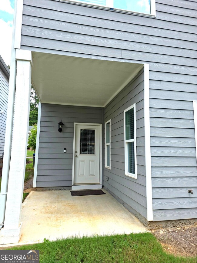 Building Photo - 430 Village Creek Dr SE
