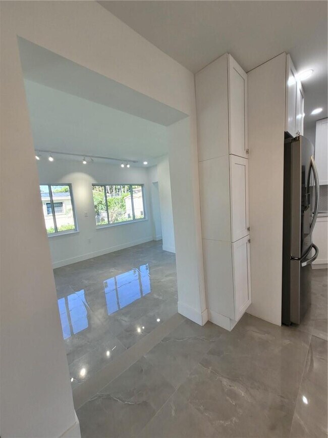 Foto del edificio - 6041 SW 17th St
