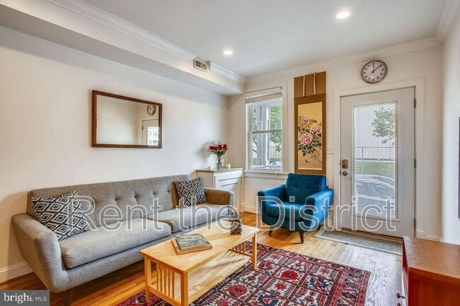 Photo - 2005 Gales St NE House