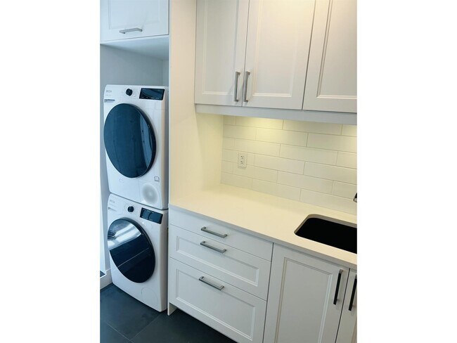 Photo du bâtiment - Bsmt Suite-17291 1 AVENUE