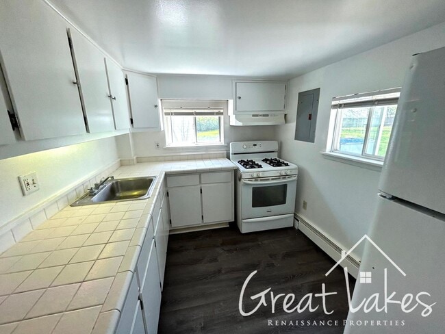 Building Photo - Check out this quaint, two bedroom / 1 bat...