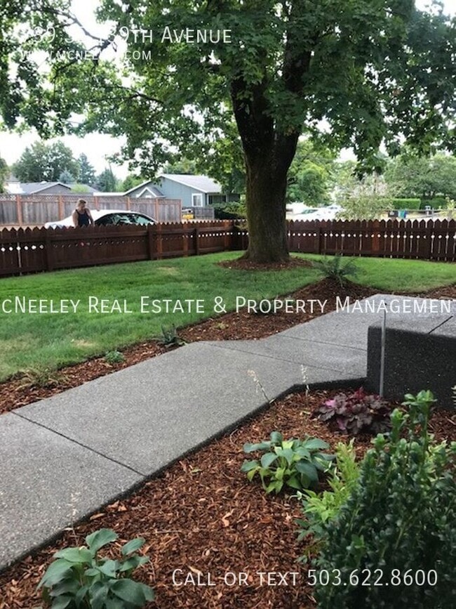 Building Photo - 739 SE 139th Ave