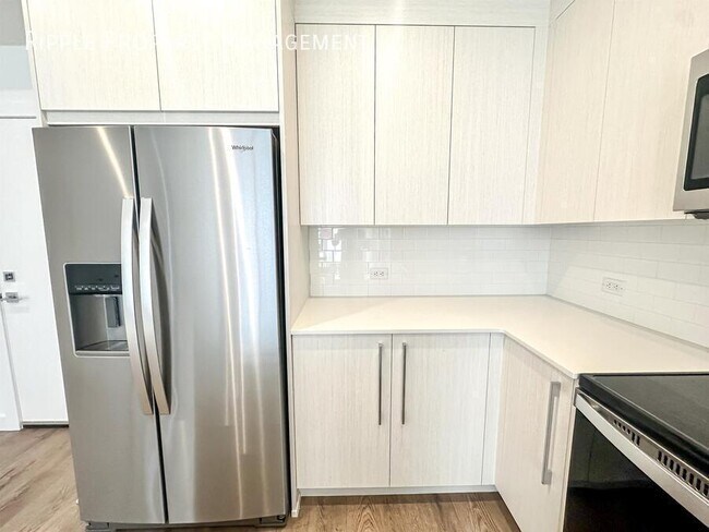 Photo du bâtiment - BRIGHT AND MODERN 2 BEDS/ 2 BATH CONDO