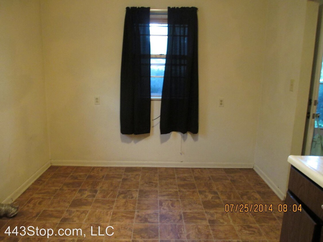 Building Photo - 805 N Easter Ln