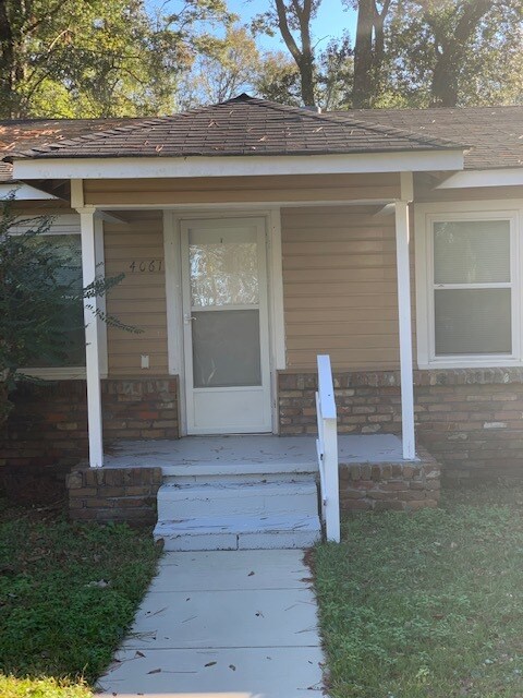 Primary Photo - 4061 Hillcrest Ln W