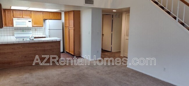 Building Photo - 819 N College Ave