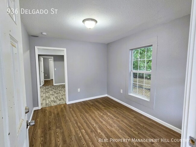 Building Photo - Charming 2 Bedroom, 1 Bath House with Flex...