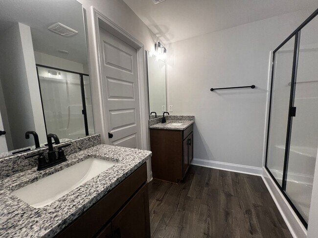 Foto del edificio - MOVE IN READY -3 Bed, 2.5 Bath 1 car garag...