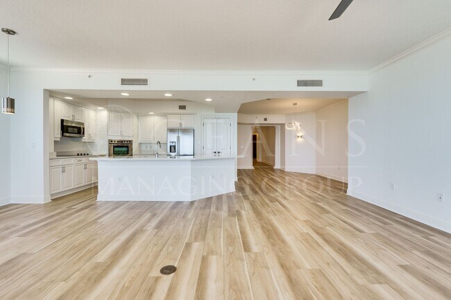 Foto del edificio - Breathtaking 3 Bedroom Daytona Beach Shore...