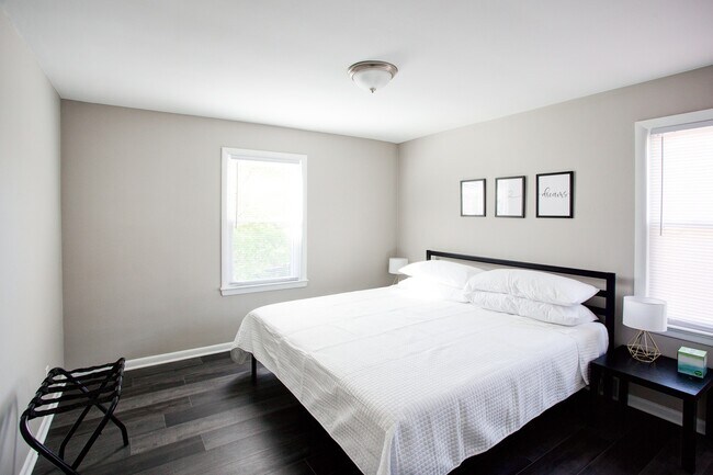Foto del edificio - 2448 Warrensville Center Road, Unit 2