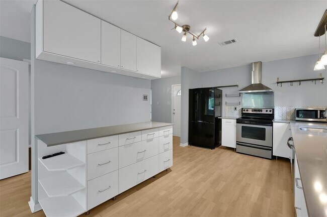Foto del edificio - 19 Gambrel Oak Pl