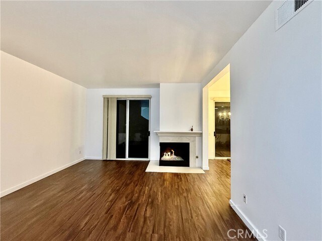 Building Photo - 196 Chandon