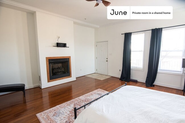 Building Photo - Room in Shared 3 bed/3.5 bath home
