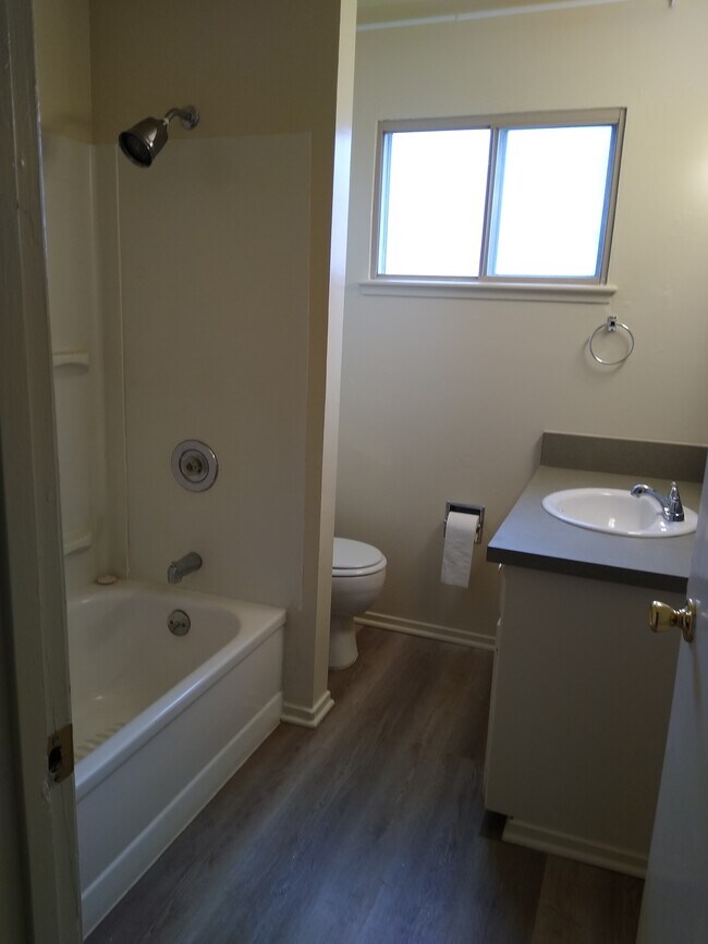 Building Photo - 117 Catherine Ln