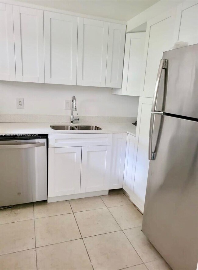 Foto del edificio - 4205 N University Dr