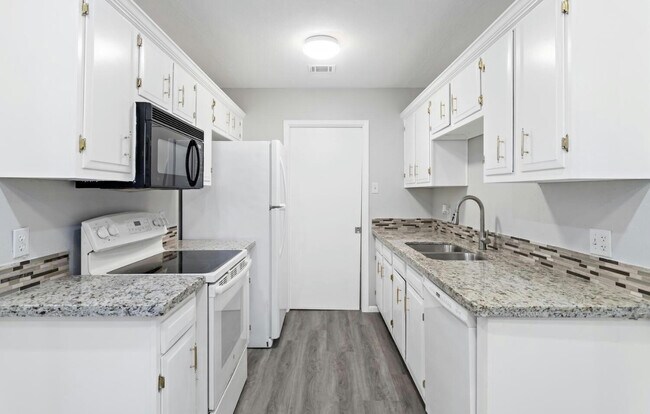 Kitchen facing laundry room - 8985 Glen Meadow Ln