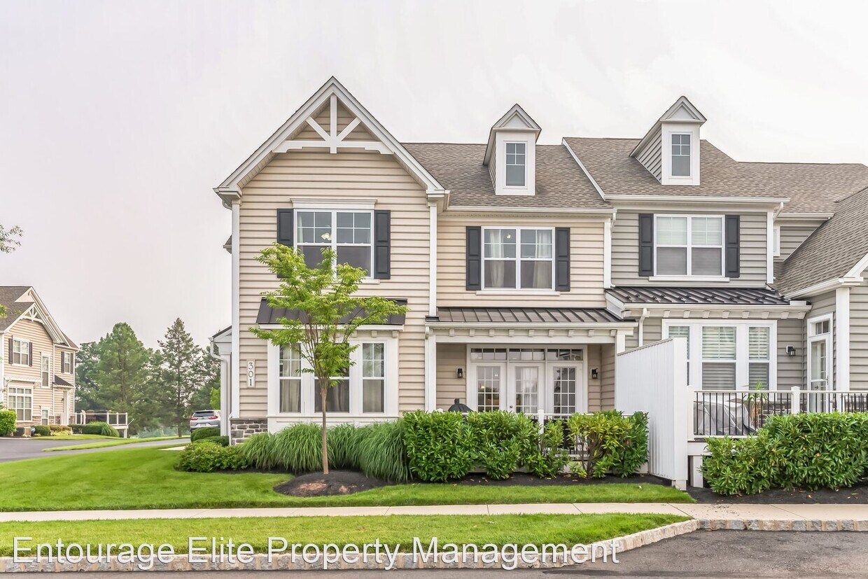 Primary Photo - 3 br, 2.5 bath House - 301 Summit Drive