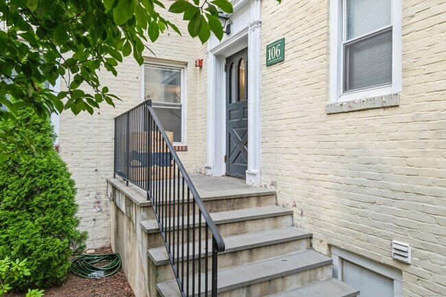 Building Photo - 106 Summer St