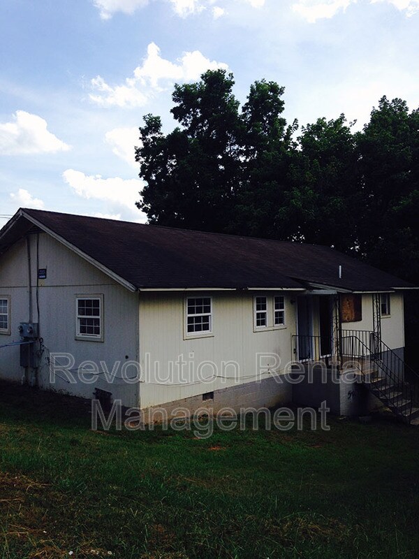 721 English St Unit B, Griffin, GA 30224 Condo for Rent in Griffin