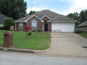 Building Photo - 3319 Omega Dr