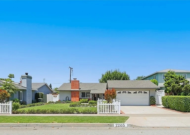 Foto principal - 2205 E Quincy Ave