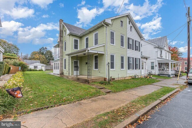 Building Photo - 106 E Keller St