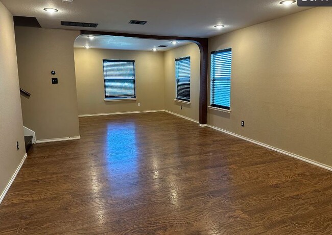 Building Photo - 9030 Sahara Woods