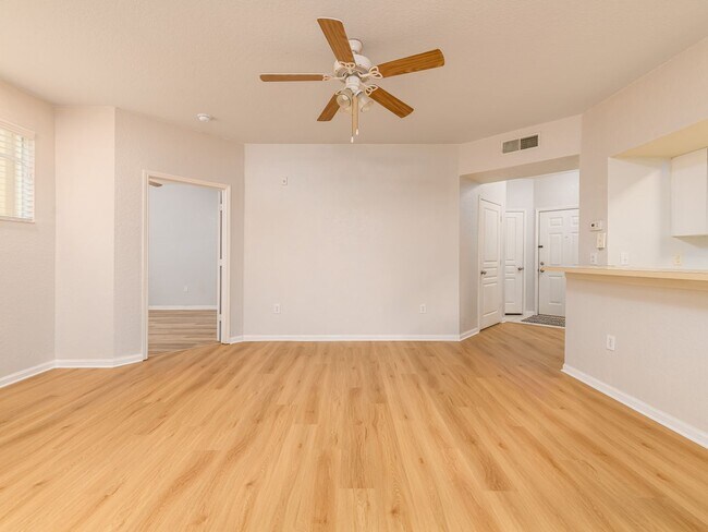Foto del edificio - Tampa Palms Condo