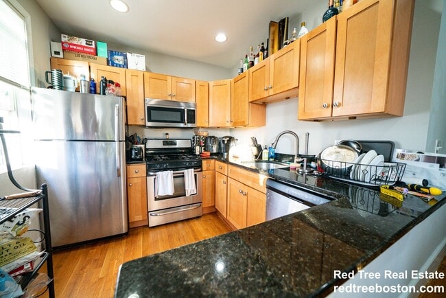 Building Photo - 820 Parker St