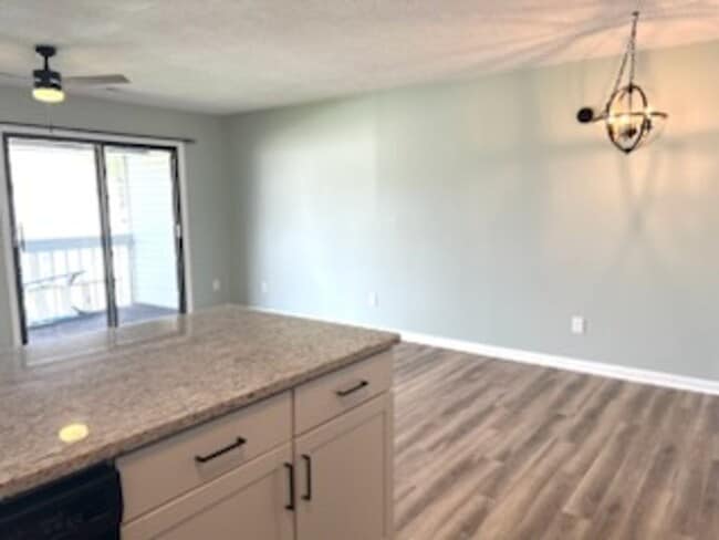 Building Photo - 500 Fairway Village Dr