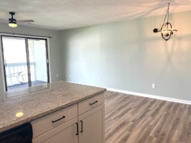 Foto del edificio - 500 Fairway Village Dr