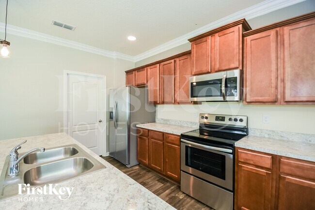 Foto del edificio - 6944 Sandle Dr